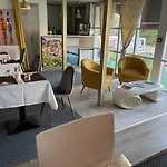 Hotel Self Check-in 2*